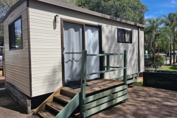 Shady Willows Holiday Park  YHA