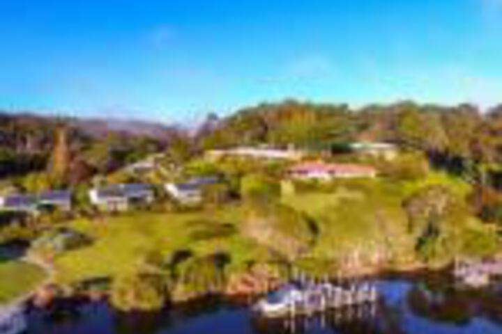 Gipsy Point Lakeside