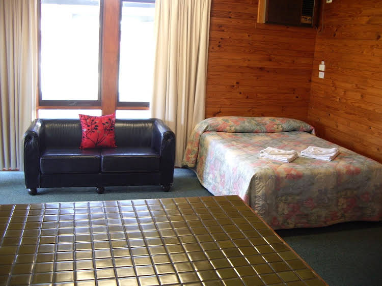 Aaroona Holiday Resort