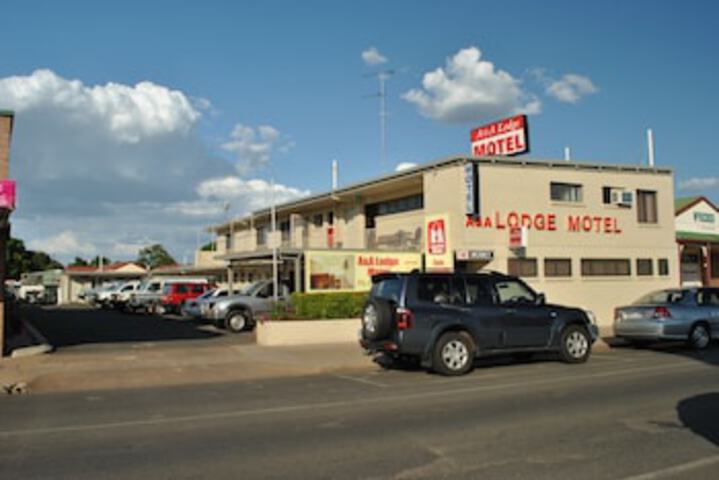 A A Lodge Motel Emerald