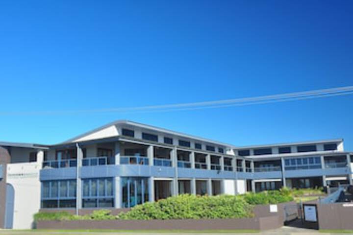 Lennox Holiday Apartments