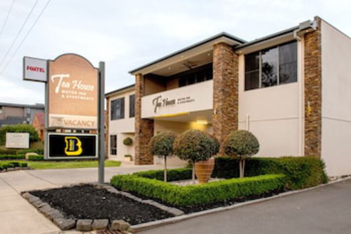 Tea House Motor Inn