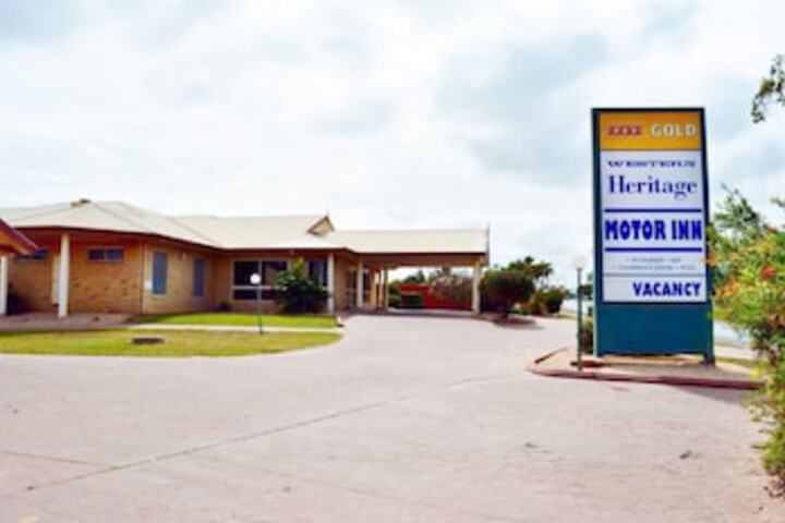 Western Heritage Motor Inn