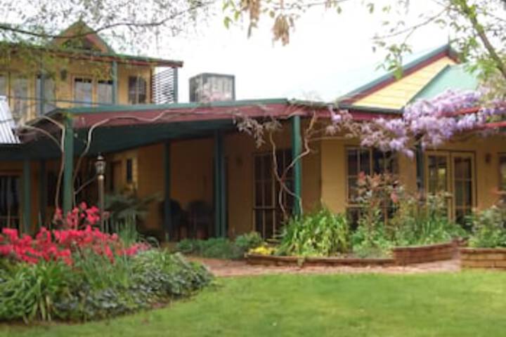 Willowlake Cottages