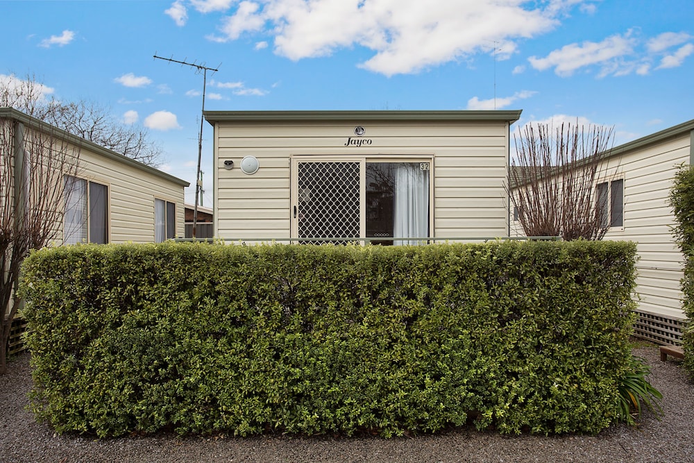 Lake Hamilton Motor Village Caravan Park