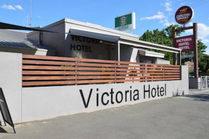 Elmore Victoria Hotel Motel
