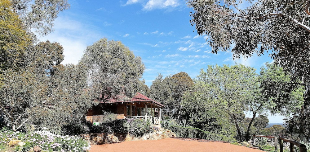 Eleebana Guest House