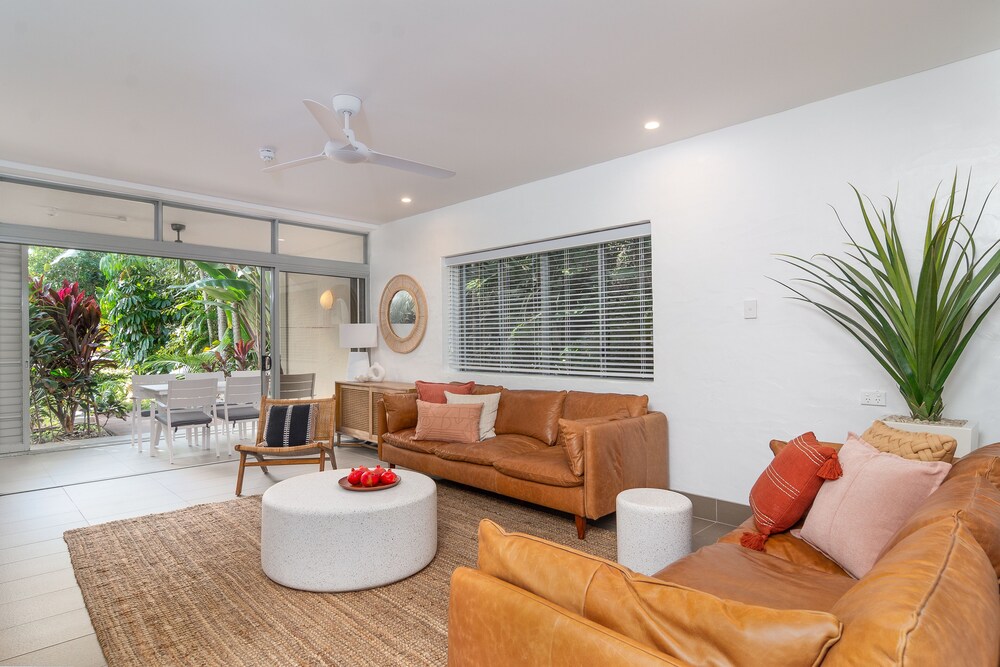 Seascape Holidays - Club Tropical Apts