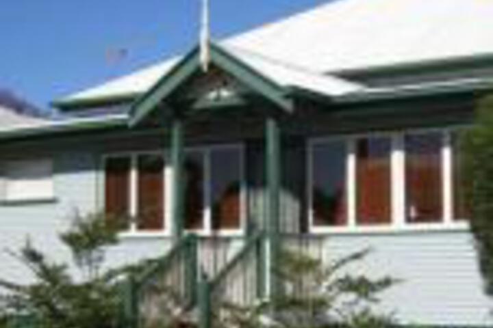 Pitstop Lodge Guesthouse B B