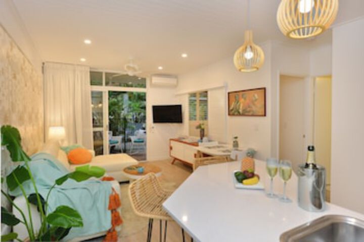 Retro Port Douglas