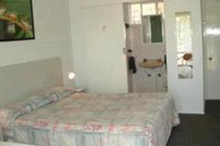 Bermuda Breezes Resort Motel
