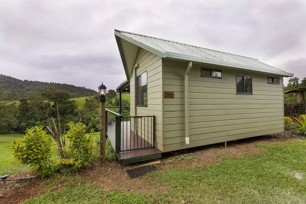 Mena Creek Flower House