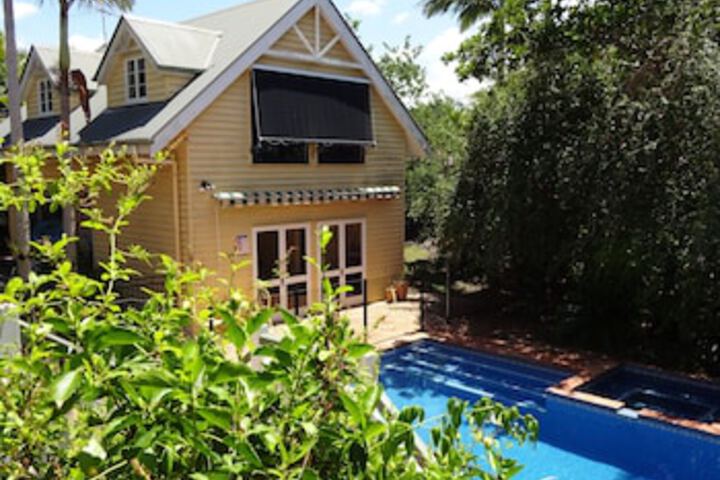 Jacaranda Lodge BB