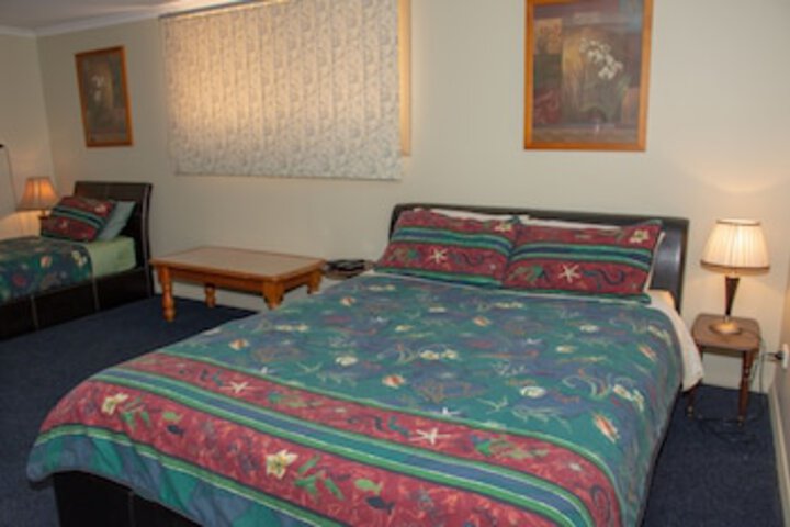 Chrissie's Dongara - Pet Friendly