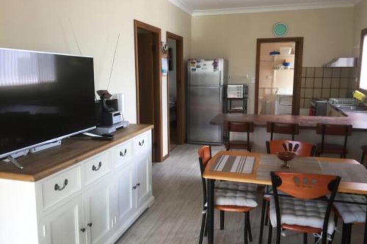 Flat 2 42 McMillan Rd