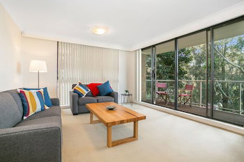 Tranquil tree top hideaway 608i