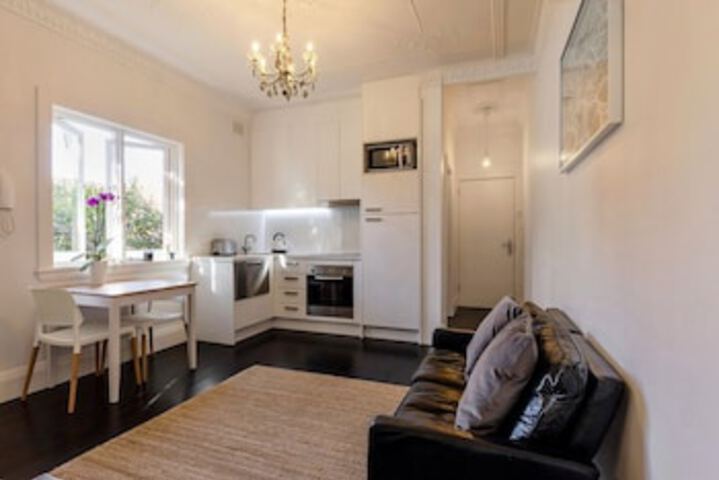Bondi Beach Prime with Sunroom H405