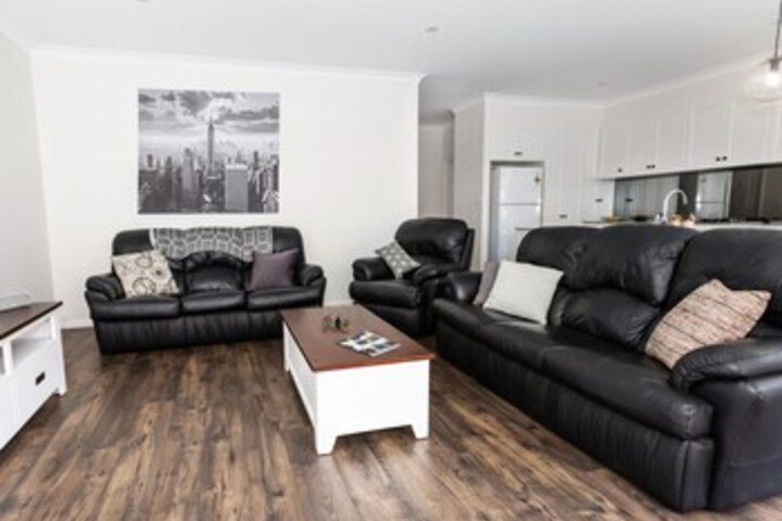 4 Bedroom Inner City Townhouse Sleeps 9