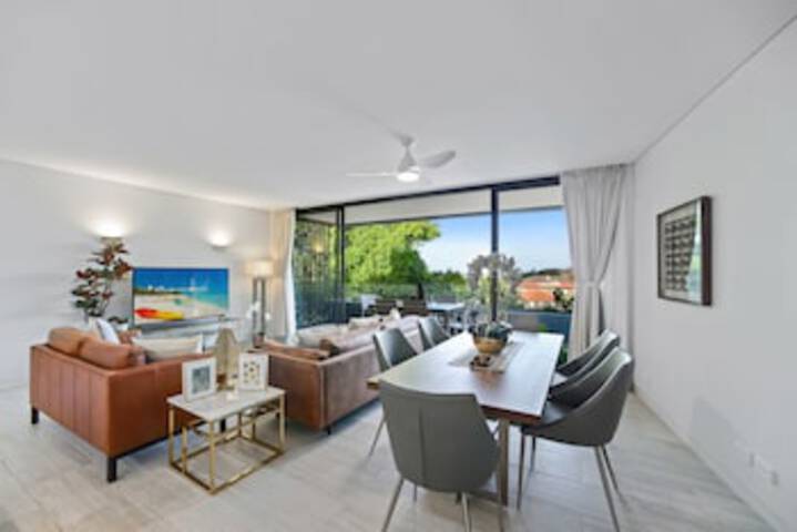 HomeHotel Ultra Luxurious 3 Bedroom Penthouse