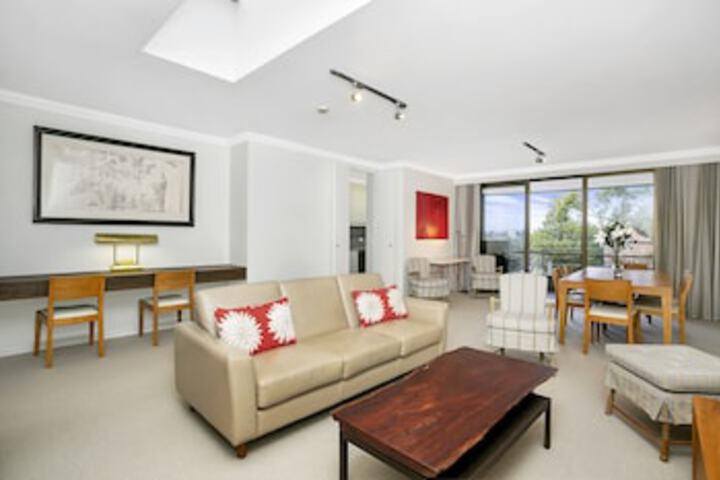 Sunny  Spacious Two Bdr Apt SPF13