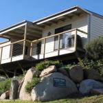 KINGFISHER COTTAGE Beachfront at the Binalong Bay