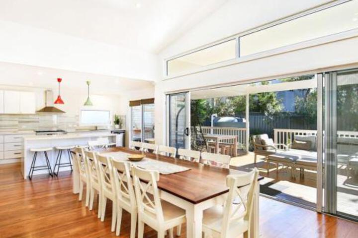 Calming Waters Pet Friendly 3 Min Walk to Beach