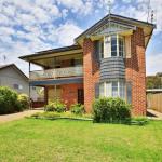 The Crescent Pet Friendly 1 Min to Beach