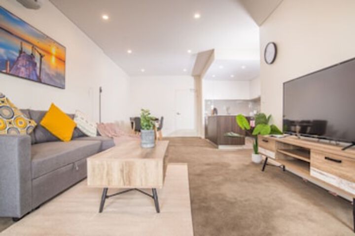 Refreshing 2bed2bath APT in Upcoming Liverpool