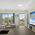 Dolphin Breeze fully fenced  pet friendly