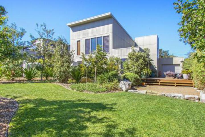 Sunshine Beach House 25 metre walk to the beach