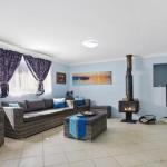 The Burra Break 3 minute walk to beach access