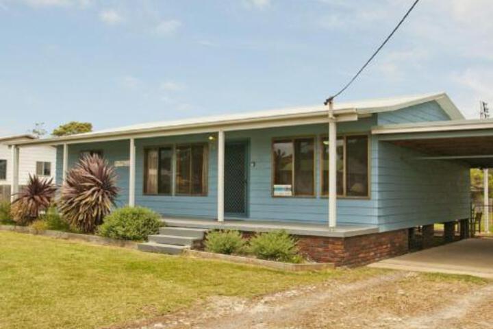 Tea Tree Cottage great yard for pets  kids