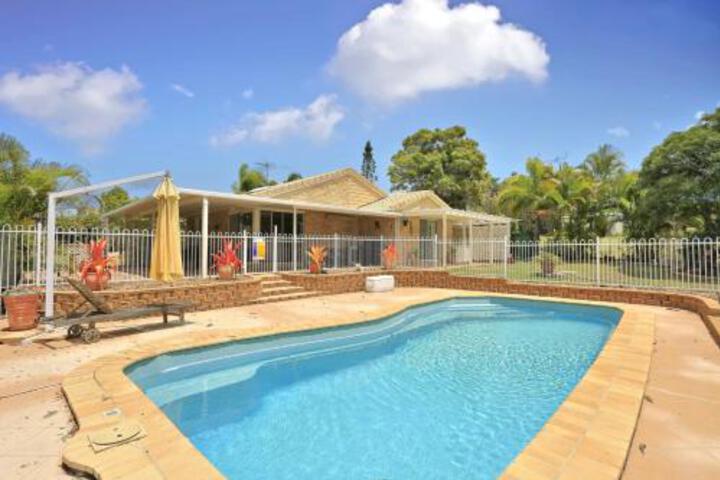 Hook Wine  Sinker Hervey Bay
