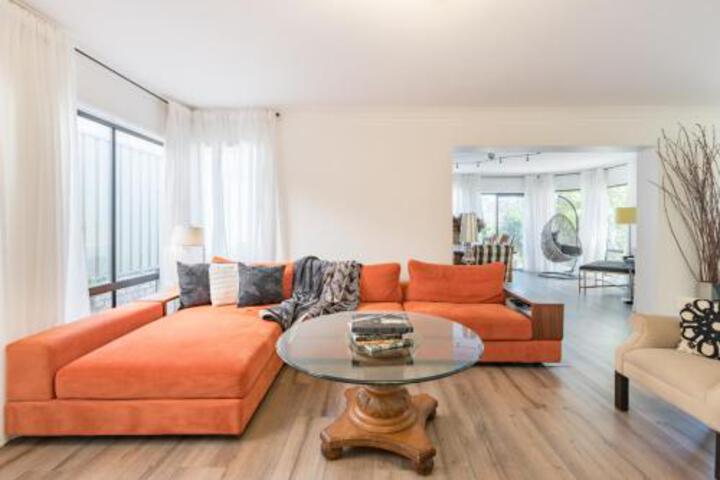 ULTRA SPACIOUS STYLISH HOME in PRESTONS SYDNEY