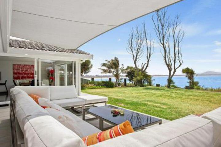 Karelda absolute waterfront pet friendly property