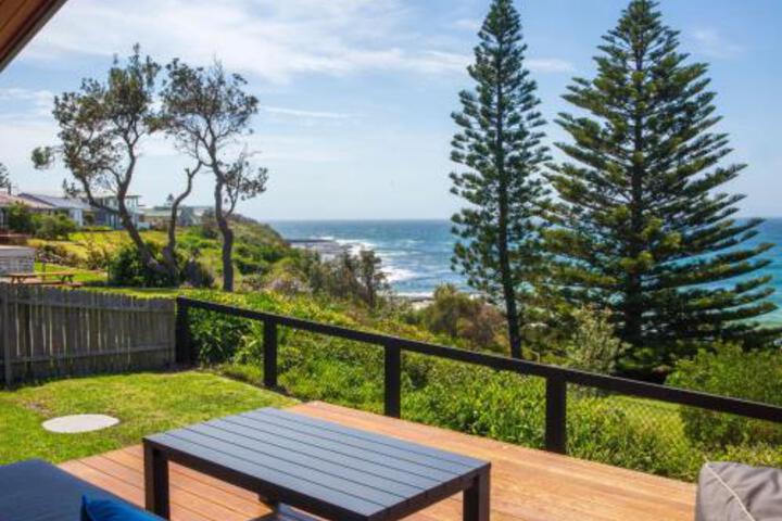 Seaview Pet Friendly with Stunning Views 1 Min to Beach