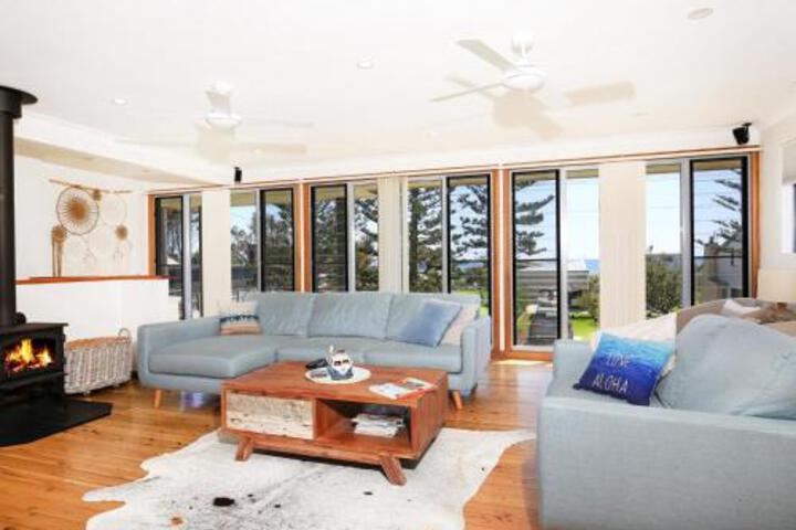 Shores Pet Friendly 1 Min Walk to Beach