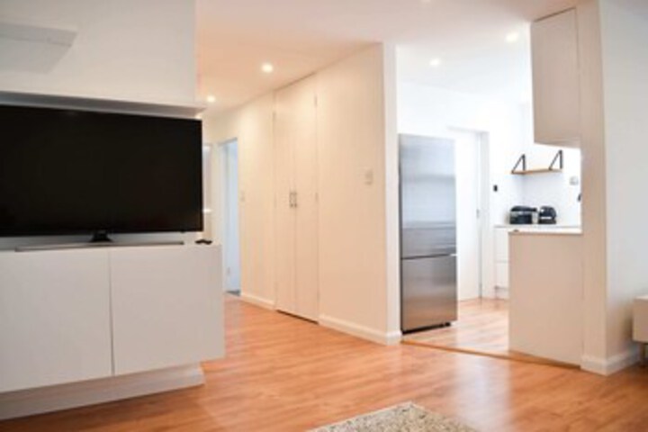 Light And Airy 2 Bedroom North Bondi Apartment