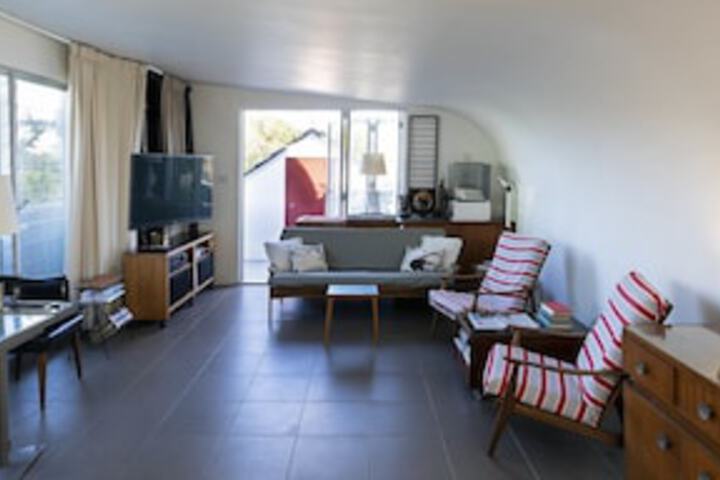 Bondi Retro Designer