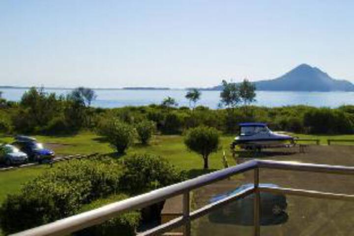 2 Bedroom Apartment Commodore Unit 3 6 Intrepid Close
