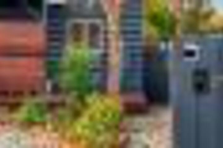 3 Beaches Chic temporary home moments from beach