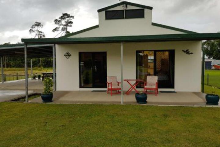 Froggy Hollow Holiday Cottage