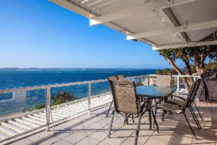 3 Bedroom House Classic View 2 / 49 Victoria Parade FREE WIFI