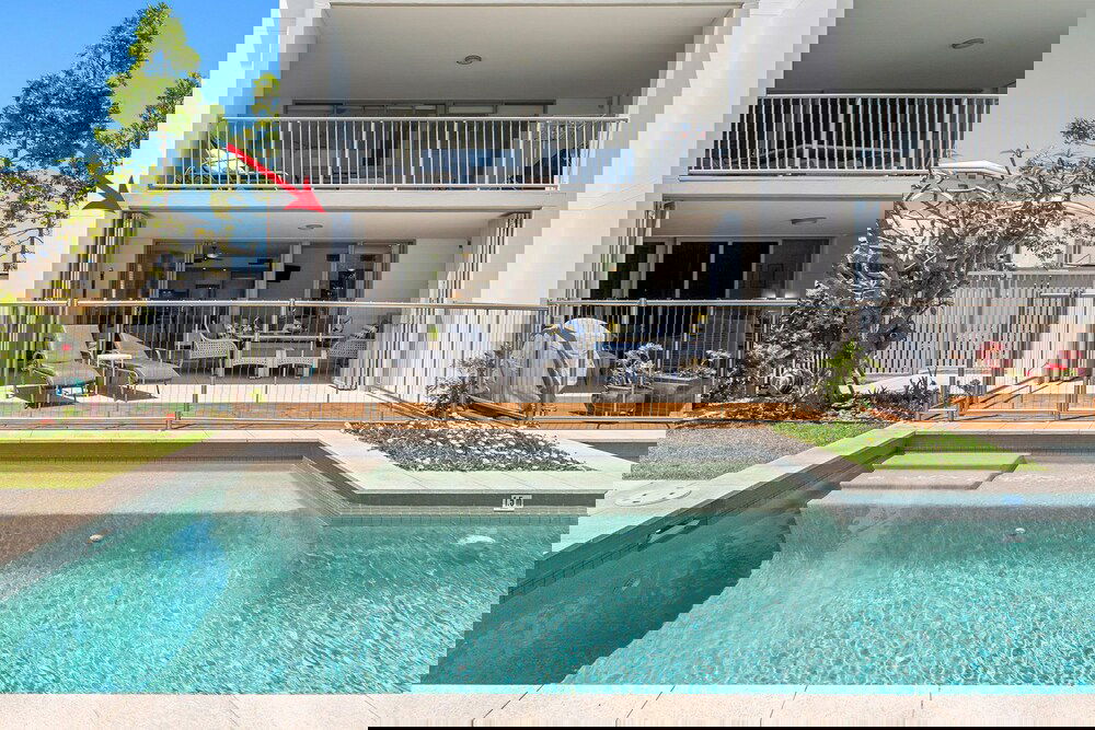 Swim Up Drift Apartment 12 South