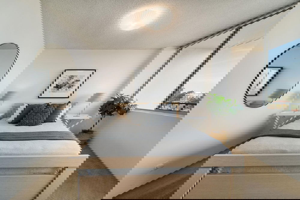 Bright and Sunny Studio Apartment