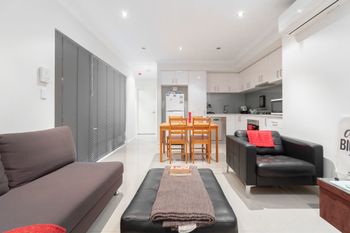 Conveniently Located Luxury Home 10 Mins from CBD