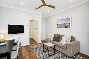 Two Bedroom Beachside Apartment CLOV4