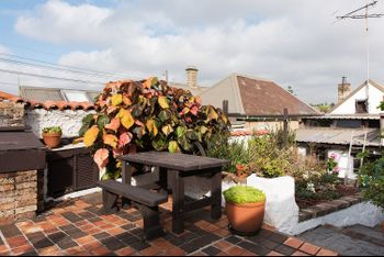 Clovelly Beach Cottage H372