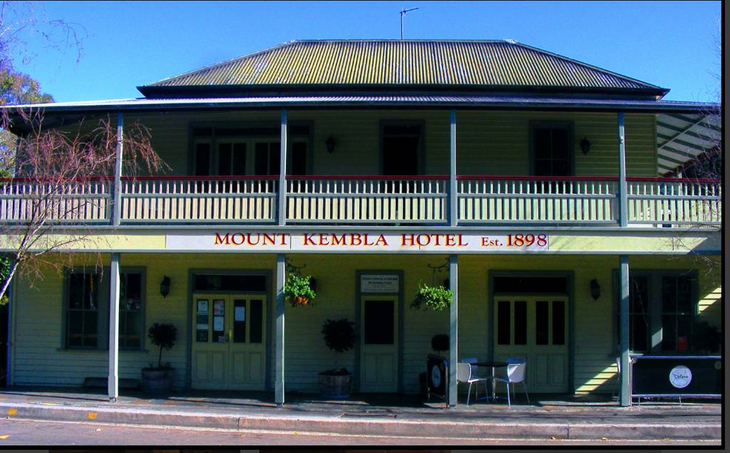 Mount Kembla Village Hotel