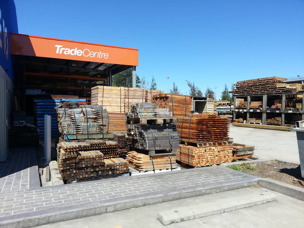 H  D Mitre 10 Hardware Trade Centre